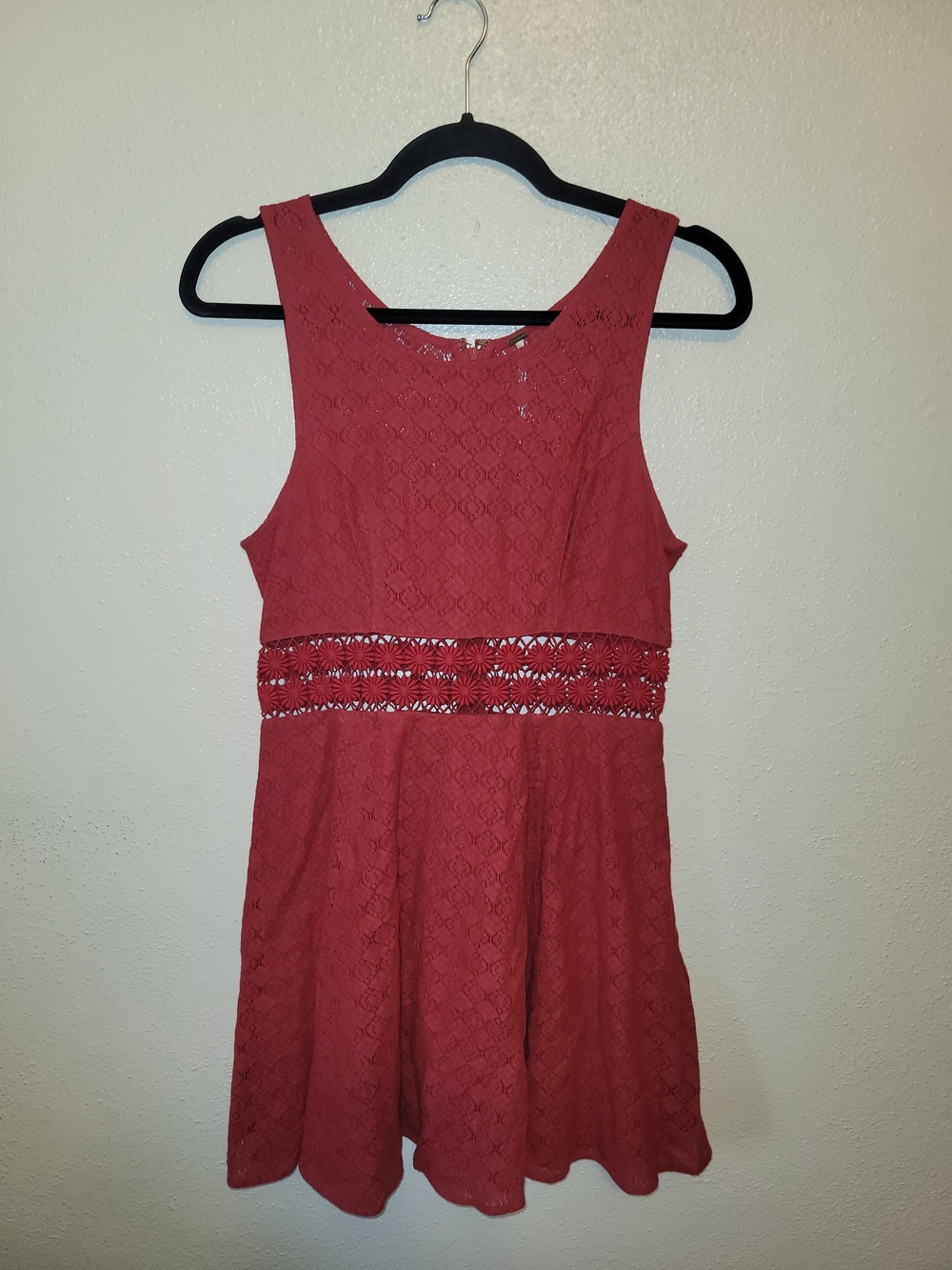 Free People Red Crochet Daisy Cut-Out Waist Dress Size 4 - Picture 3 of 7